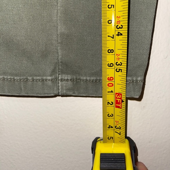 Cargo-style jeans. - Picture 9 of 9